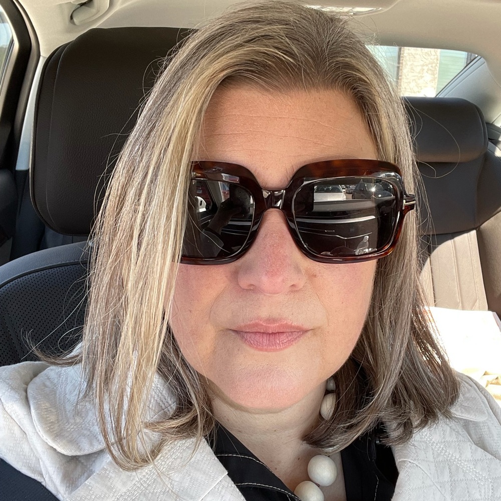 Meet your Posher, Traci